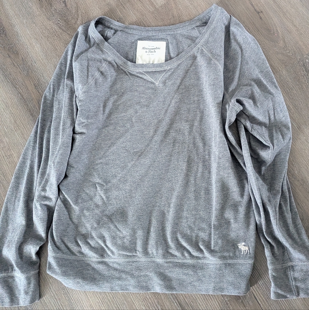 Abercrombie & Fitch Heather Gray Long Sleeve Shirt